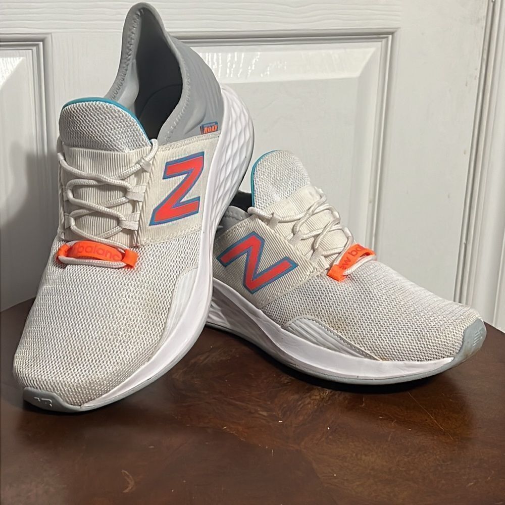 🔥🔥New Balance ROAV FreshFoam - Great Used Condition - Women Sz 10 🔥🔥 - Picture 2 of 13